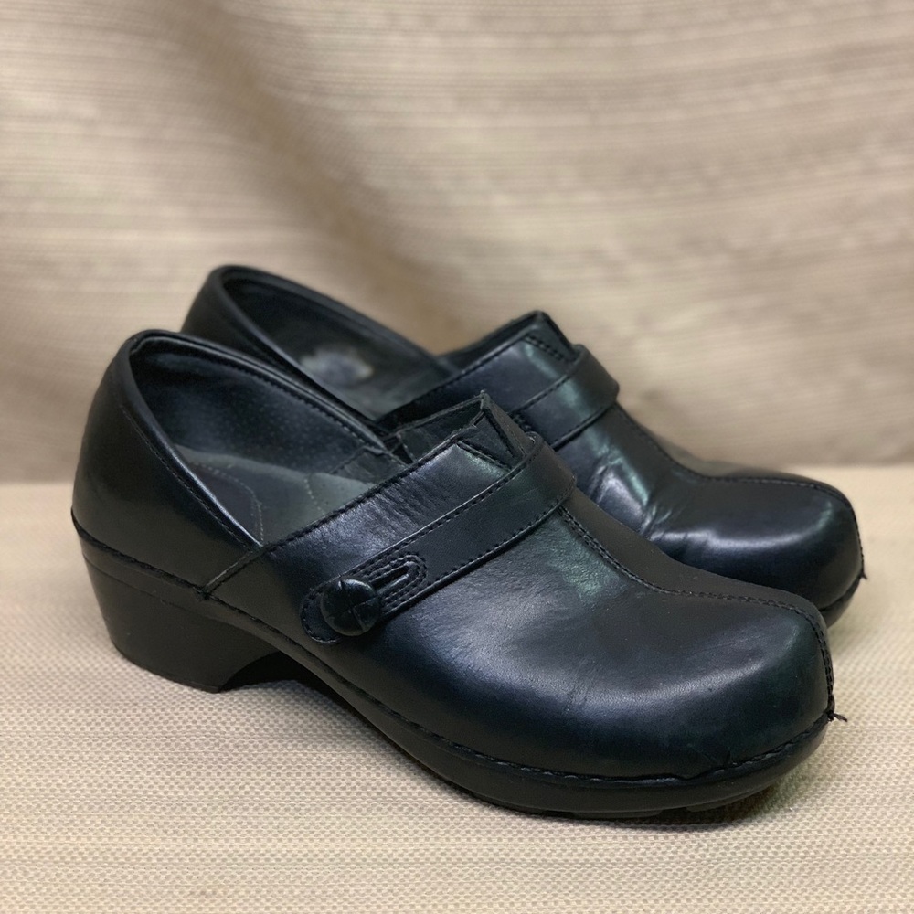 DANSKO Solstice Slip On Leather Heel Clog Button